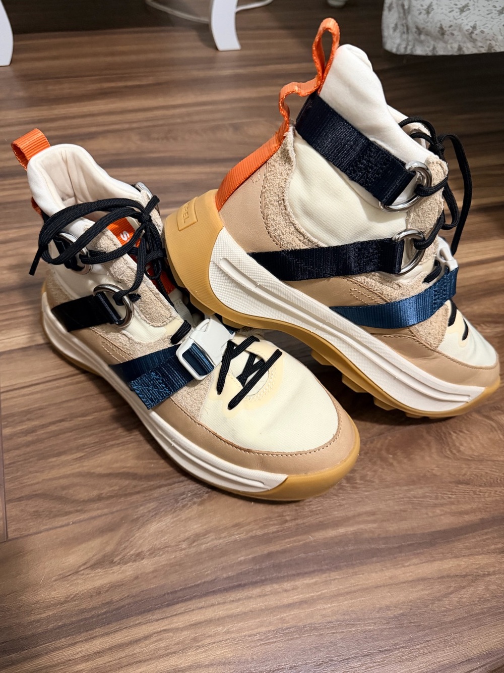 Sorel Sneakers size 8.5 ONA 503 EQ Mid